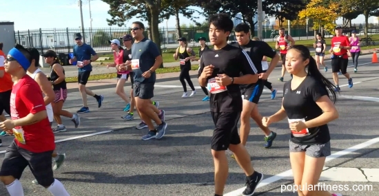 Runners running a marathaon - popularfitness.com