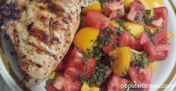 Barbecued chicken with garden tomato salad - Photo by popular fitness