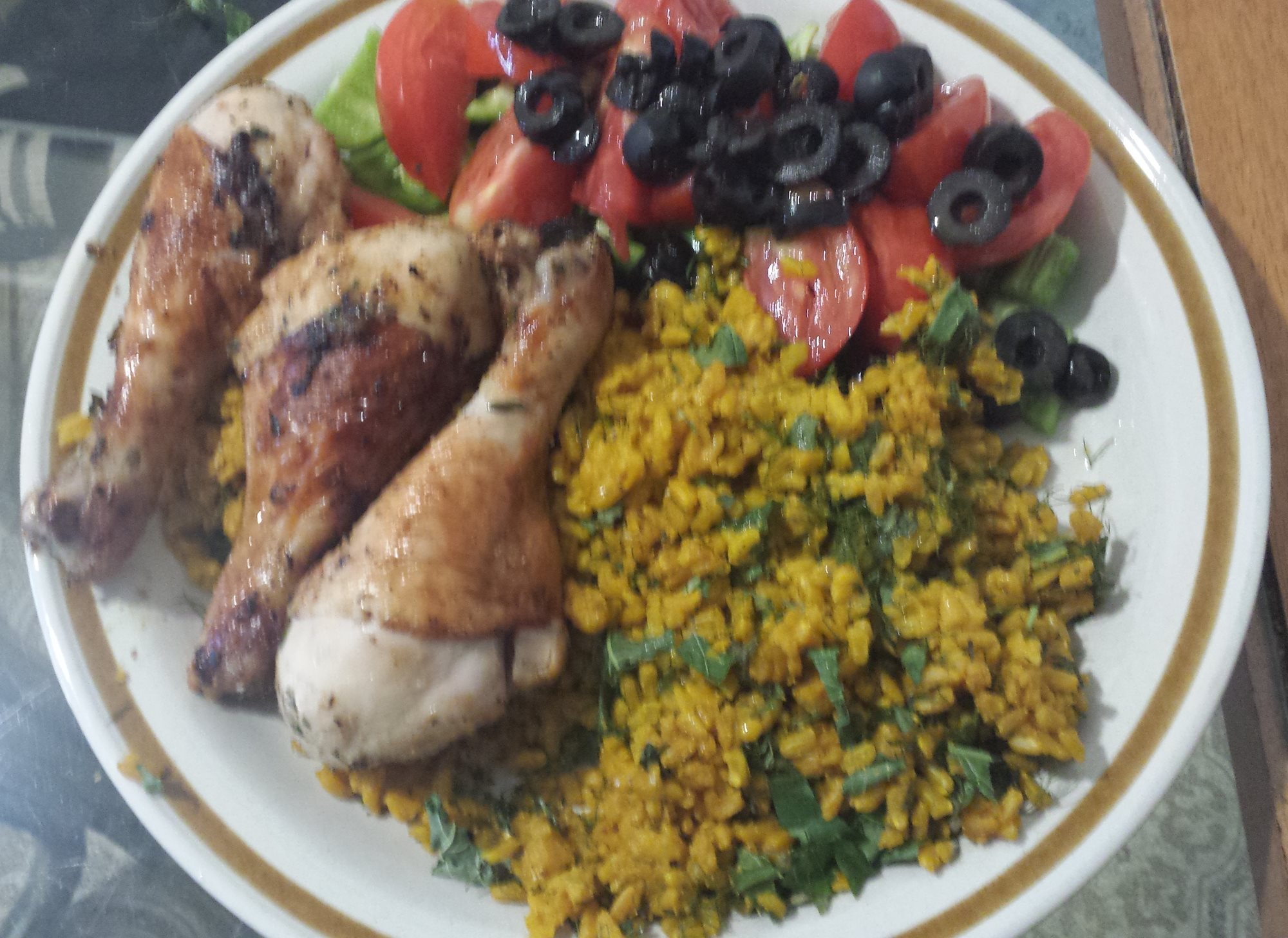 Barbecued chicken drumstick dinner with brown rice and freshly picked salad ingredients - Photo by popular fitness