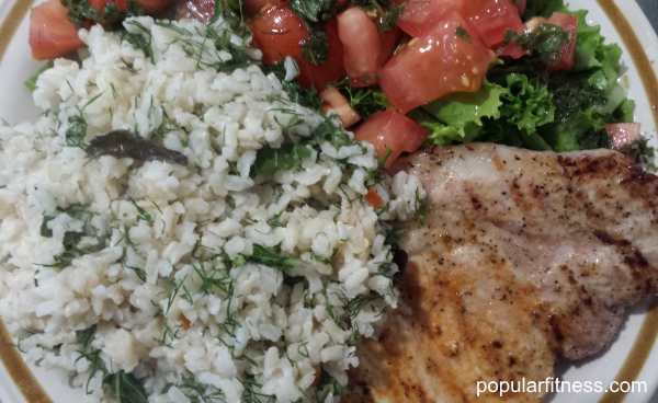 Sriracha pork loin with dill, amaranth rice and garden leaf lettuce salad - Photo by popular fitness