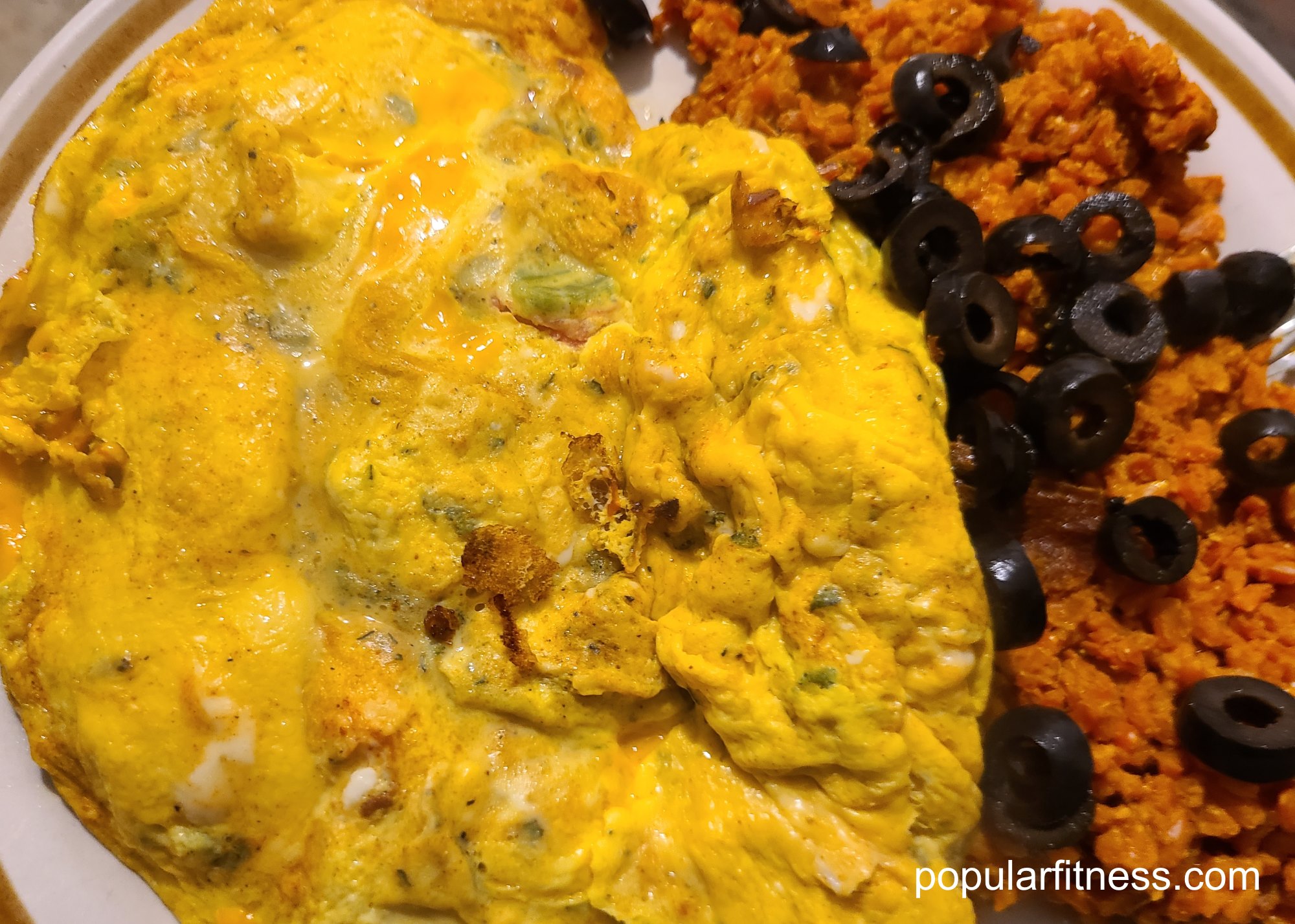 Delicious and nutritious fluffy omelette for dinner - Photo by popular fitness