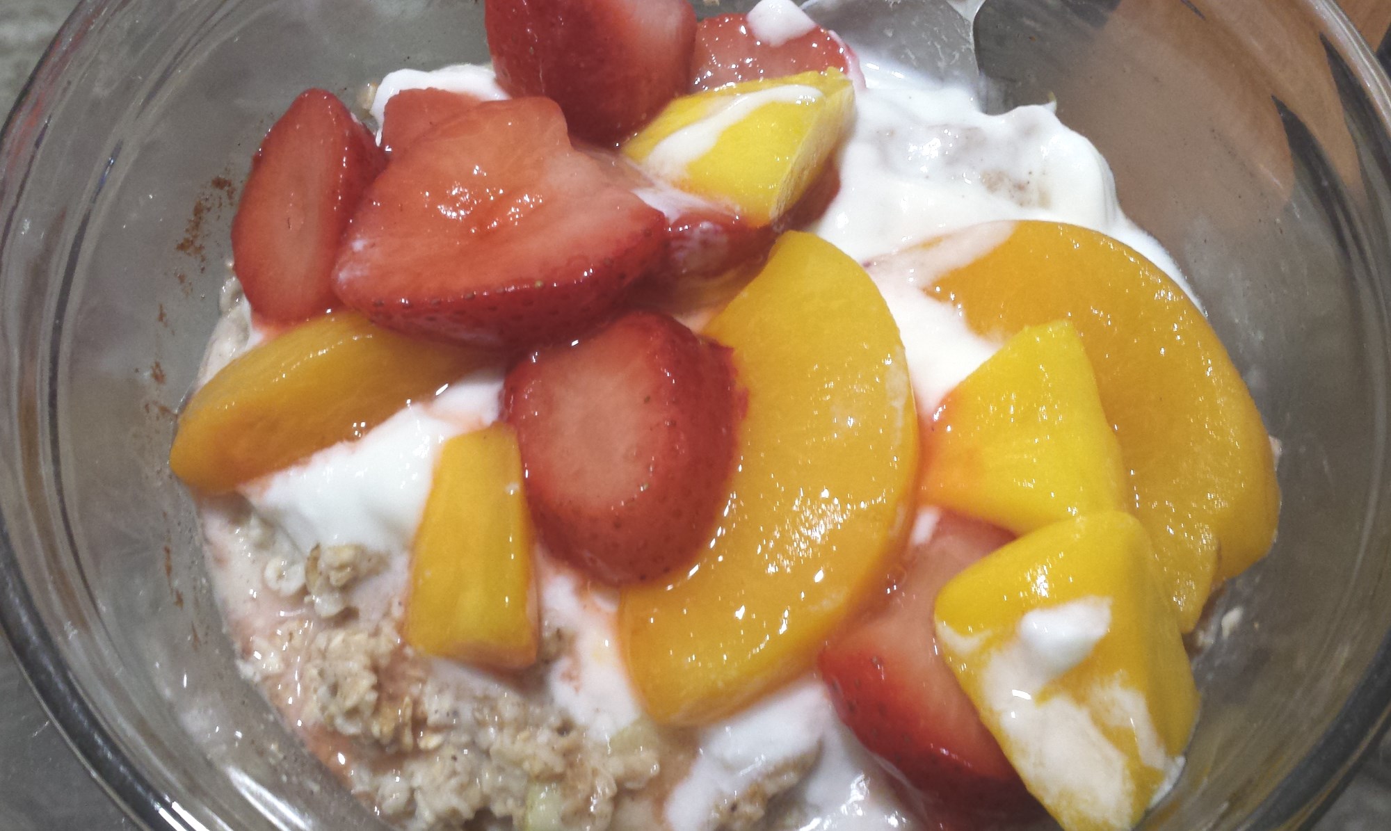 Oats, oatmeal with yogurt, milk, apples, mango, peach and strawberries 