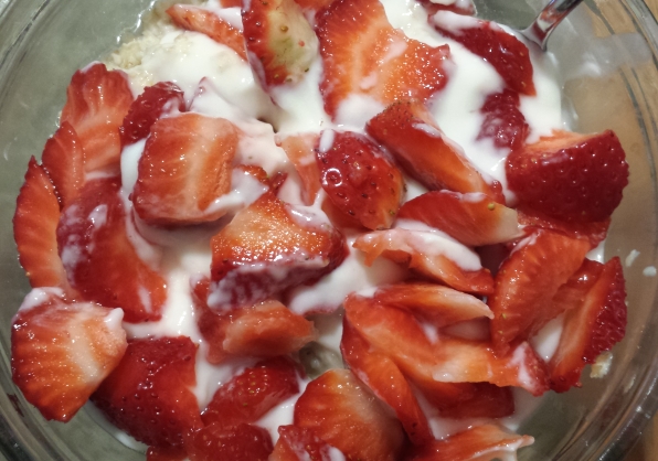 Oatmeal cooked in milk with added plain yogurt and fresh strawberries - Photo by popular fitness