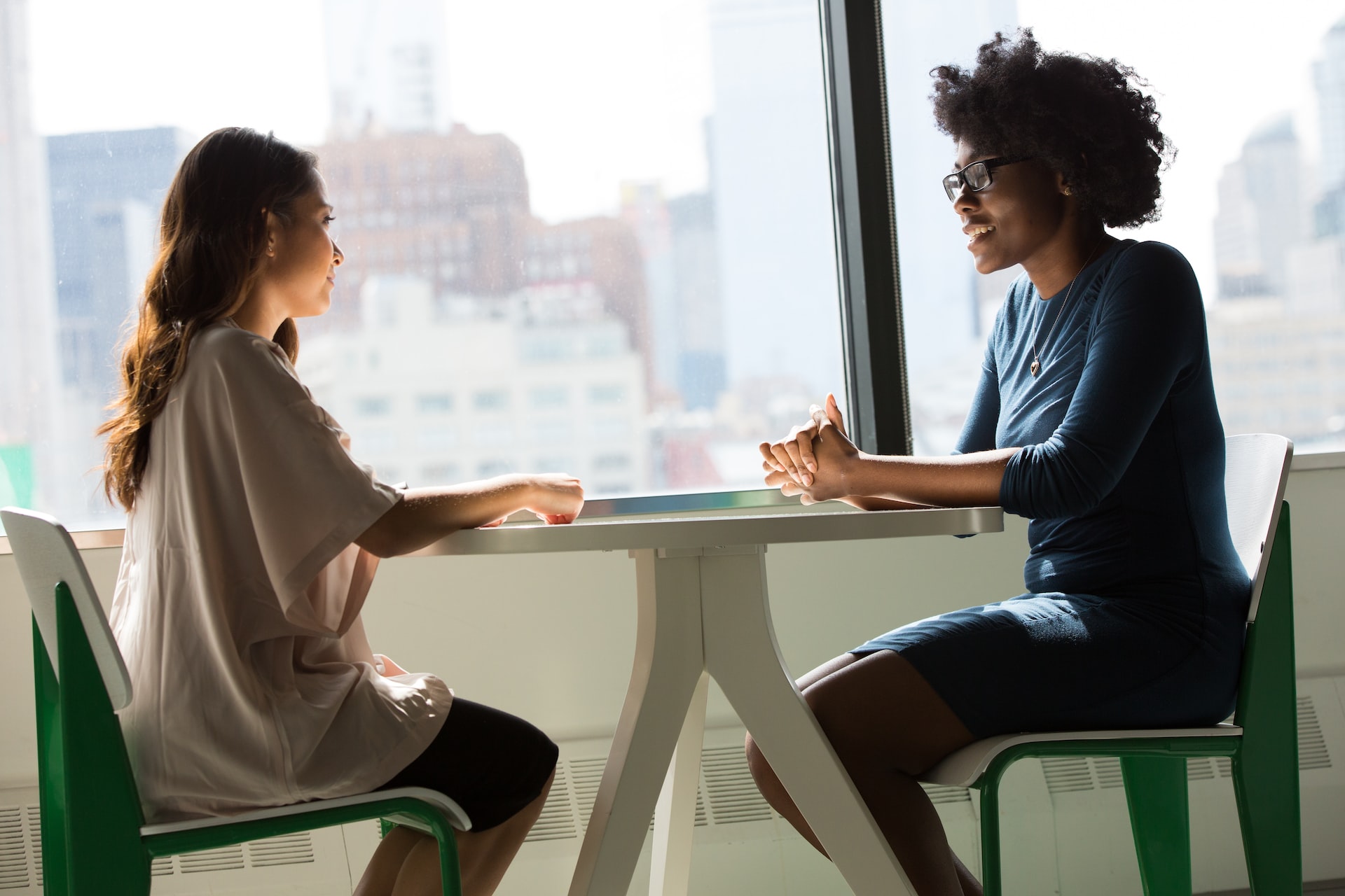 Posture of 2 women sitting at a table