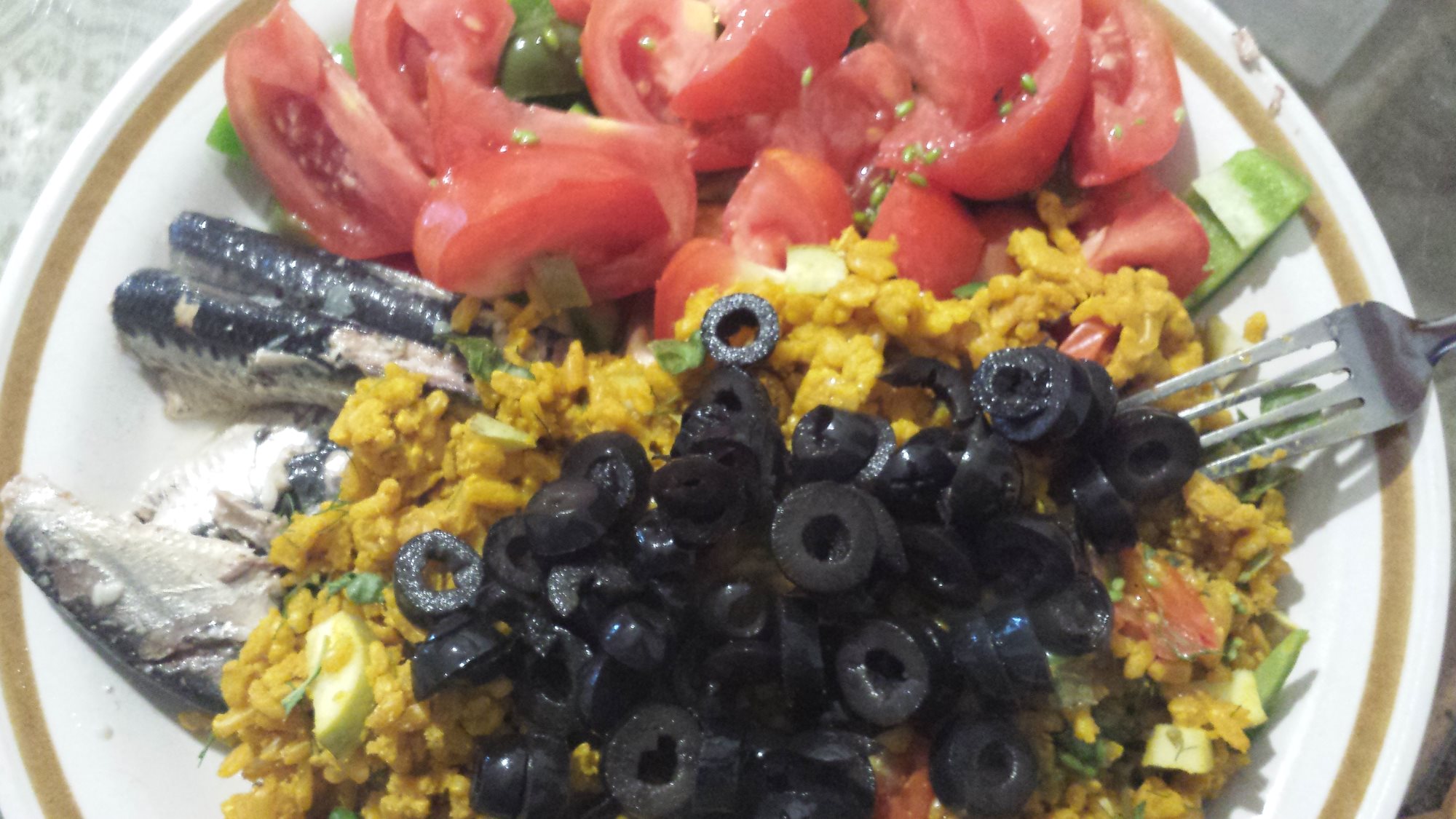  Sardine dinner with brown rice and black olives and fresh garden salad - Photo by popular fitness