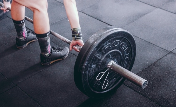 Guy about to do a deadlift exercise